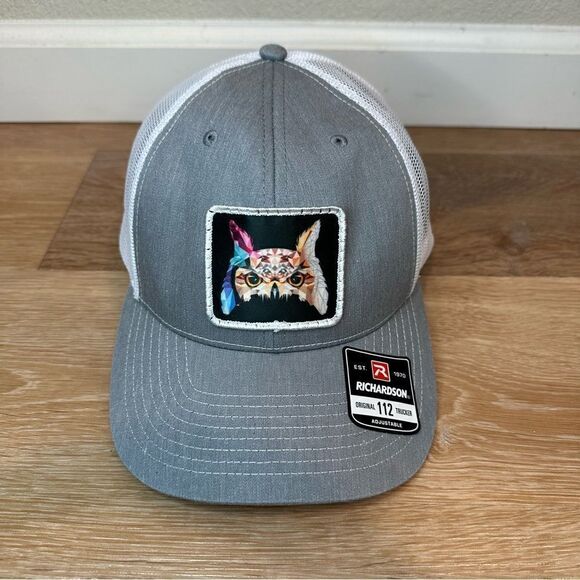 NWT Richardson Owl Gray White Mesh Snapback Hat - Picture 1 of 11